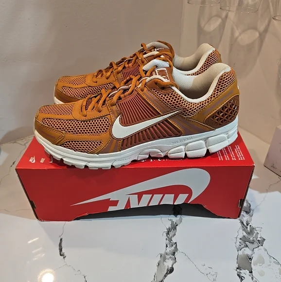 Nike Air Zoom Vomero 5 Monarch Men's Size 12 New With Box *No Lid On Box - Picture 2 of 8